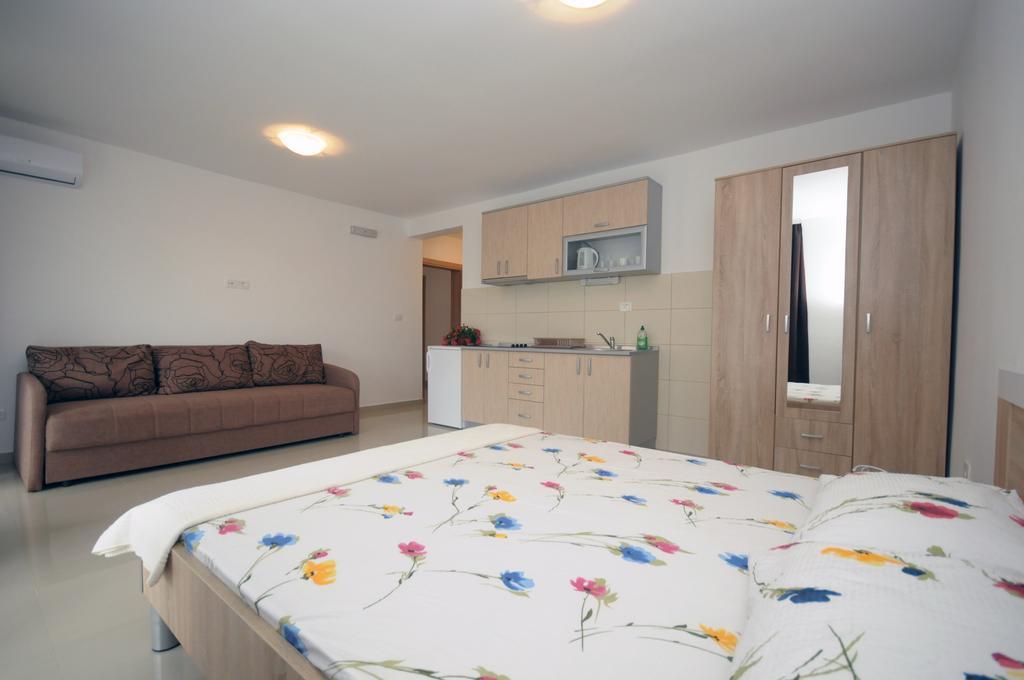Apartments Vila Anastasia Budva Room photo
